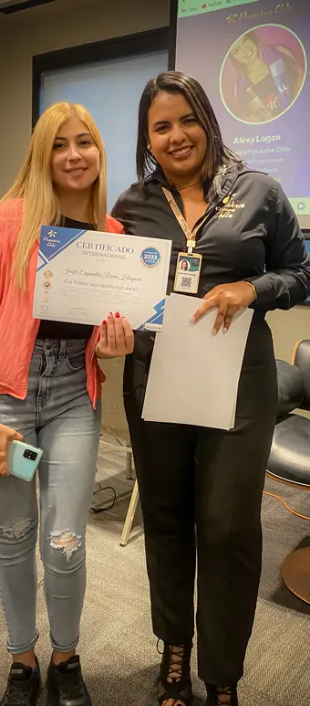 Entrega de certificado en una Máster Class Floractive